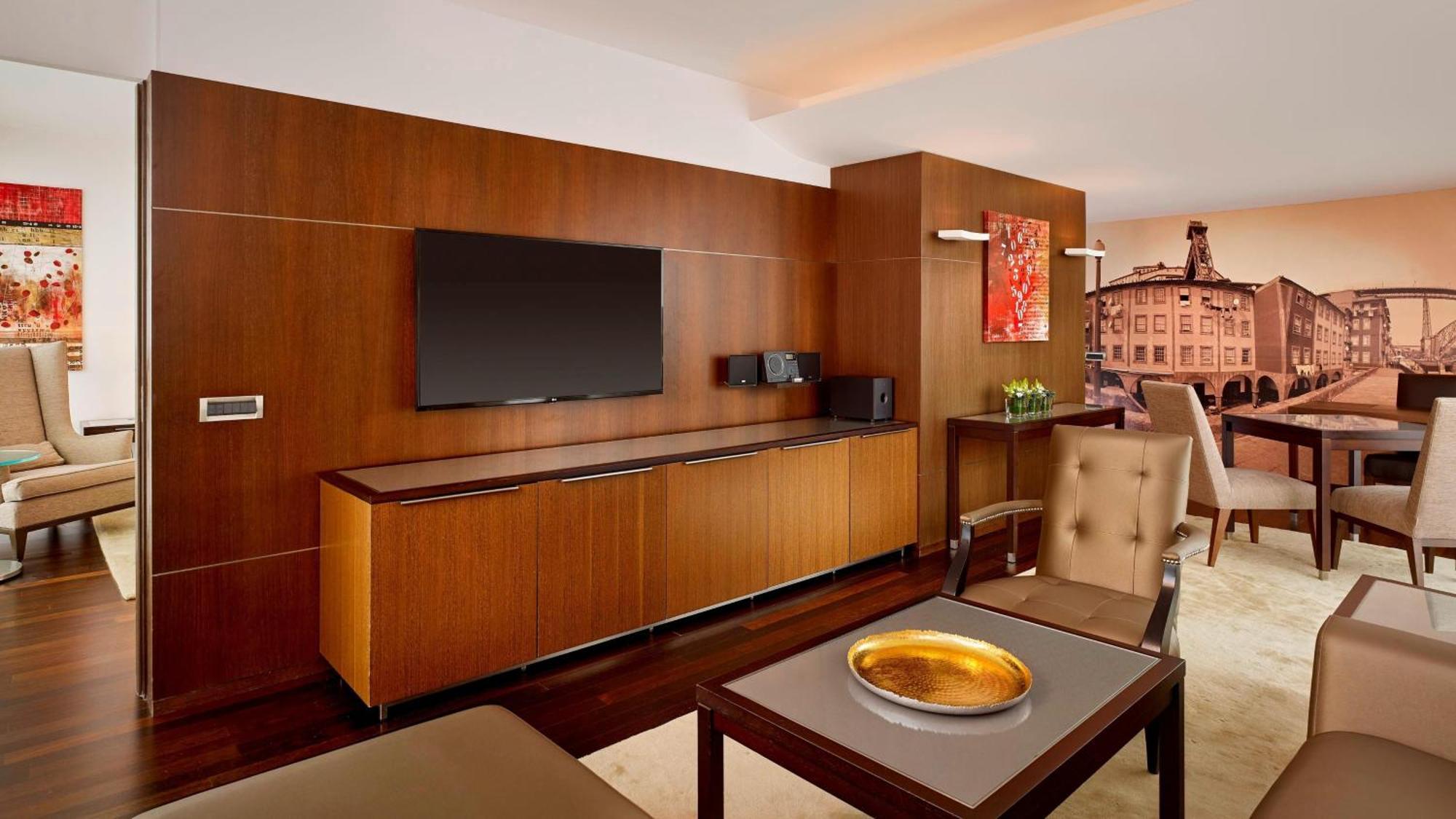 Suite Lit King-Size Exécutive - Étage Salon Club et Spa